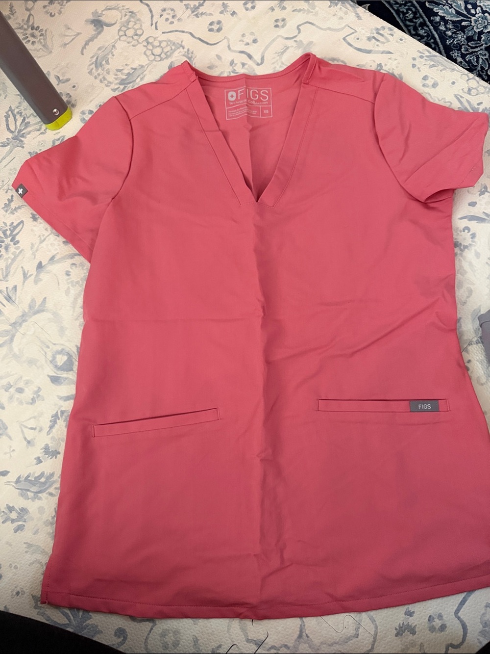 FIGS Women's Casma V-Neck Top in Coral Pink